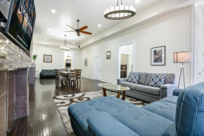 Elegant 4BR Condo in Downtown